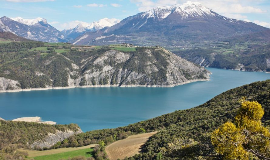 Le parapente sur le lac de Serre-Ponçon